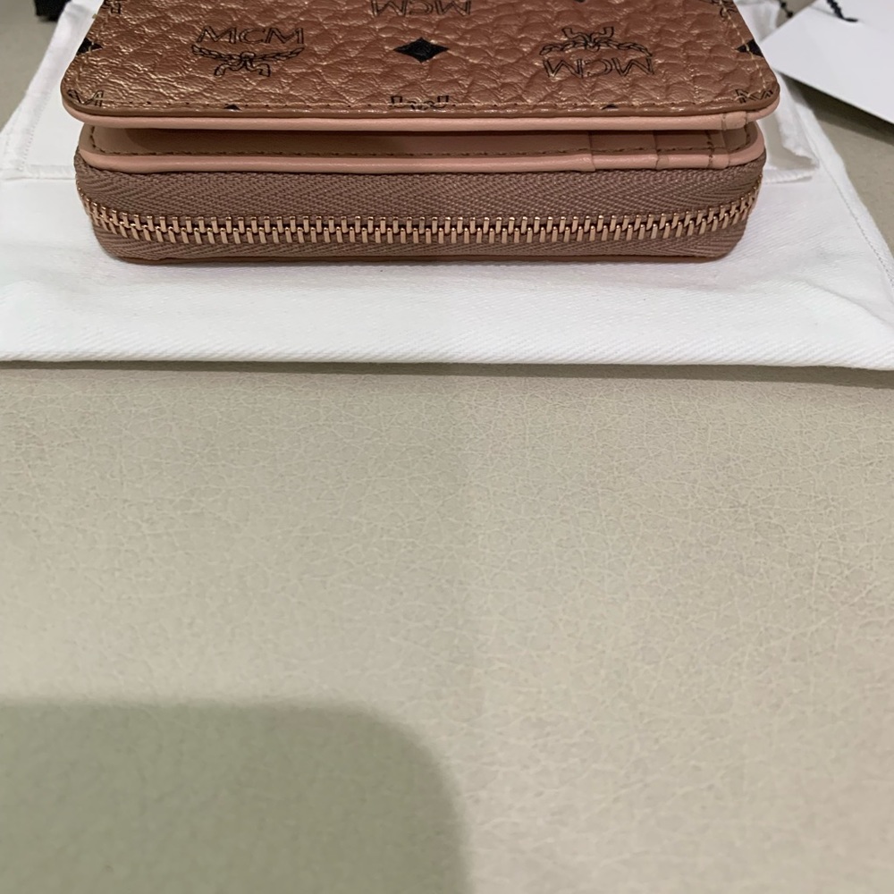 MCM Mini Zip Around Wallet in Visetos Champagne Gold - Picture 5 of 6